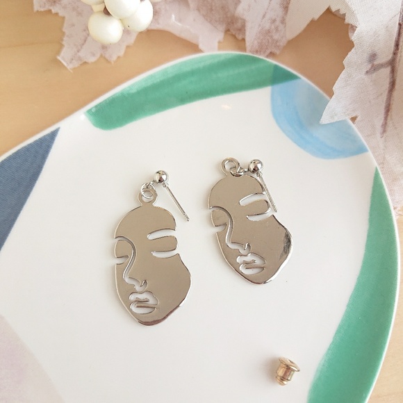 Available in other listings - Picture 2 of 4